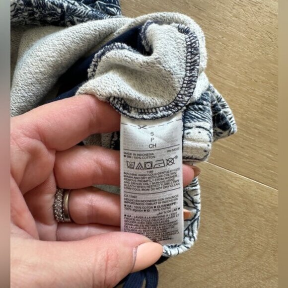 Old Navy Two-Piece Tropical Short Set - Picture 6 of 6